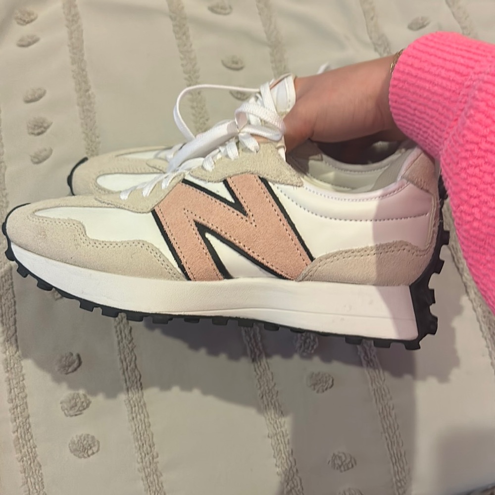 New Balance 327 women size 9